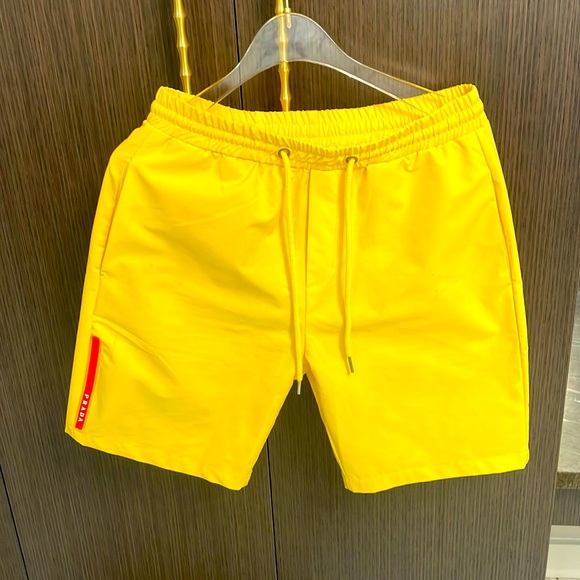 💛⭐️ Super Stylish Yellow Shorts 💛⭐️ - Picture 5 of 12